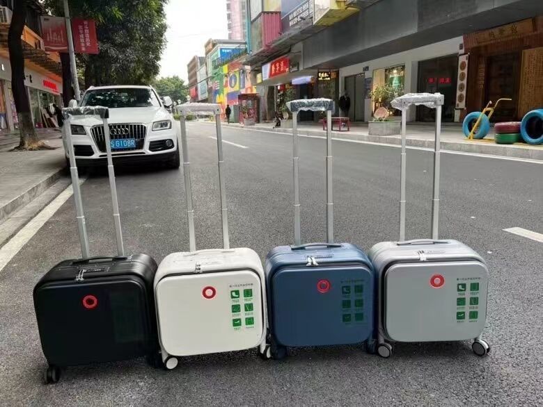 Valige de voyage d'affaires en aluminium. Vaisseau de voyage.