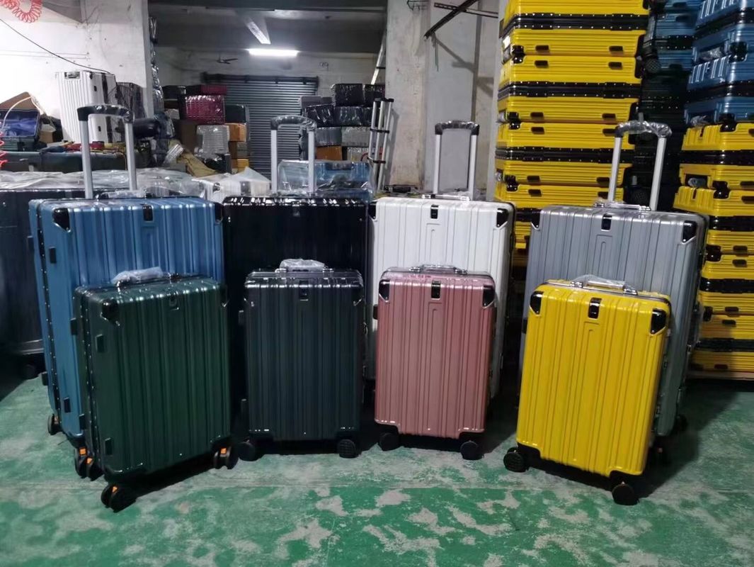 Produits de gros Cadre en aluminium ABS - PC Ensemble de bagages de voyage pour les voyages en plein air