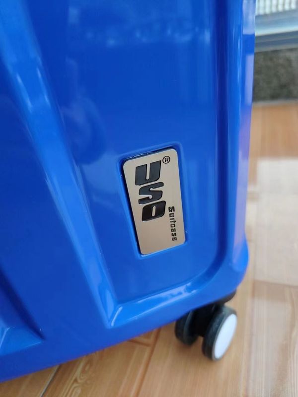 De haute qualité Chine usine de nouveau design coloré coquille dure imperméable à l' eau ensemble cadeau Abs en gros valise Fermeture à glissière Temps de trajet