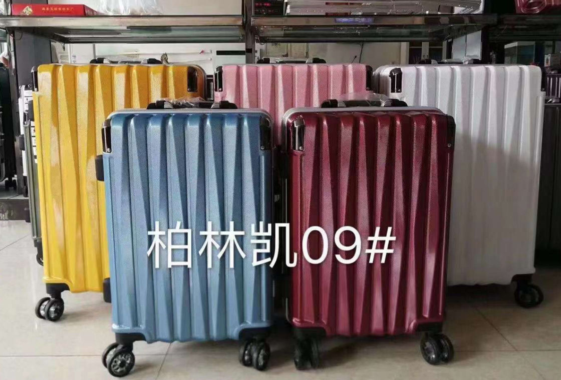 Vente à chaud de bagages de voyage entièrement en aluminium boîtier d'embarquement en aluminium vertical bagages en fibre de carbone résistant aux rayures