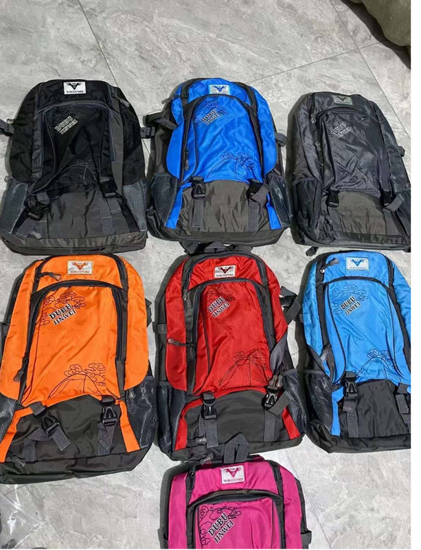 Mode Marque de luxe Hommes Femmes Sac à dos Portable Ordinateur Carnet d'ordinateur Sac scolaire Grand stockage Unisexe Sac de voyage décontracté