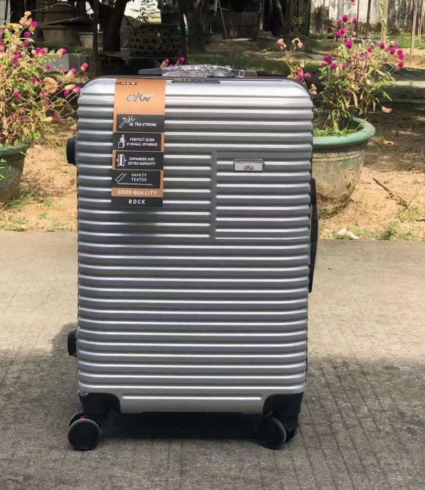 Casse à fermeture à glissière à rouleaux à carreaux d'aluminium OEM ODM Étiquette personnalisée Anti-rayures Vaisseau de voyage avec 4 Whee