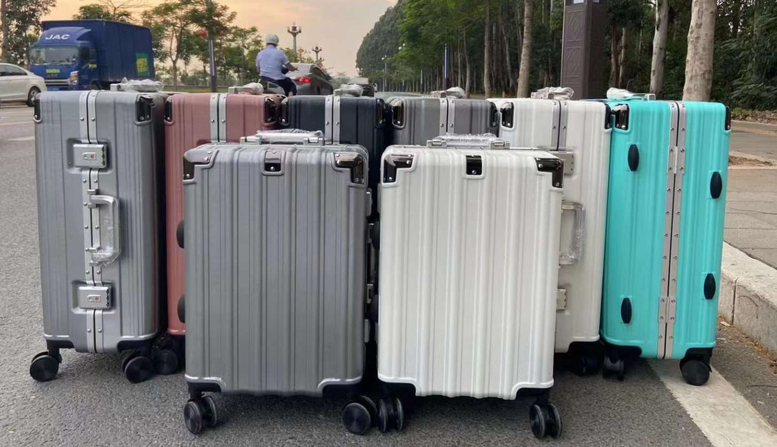Conception client Casse à bagages en aluminium de 24 pouces Trolley Casse ensemble de bagages à main valises silencieuses roues universelles
