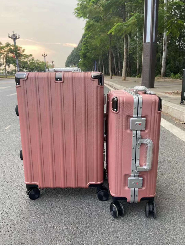 Classique Léger Anti-Crack Spinner Valises Ensemble de bagages 4 roues Façade dure étanche à l'eau Trolière Ensemble de bagages avec verrou